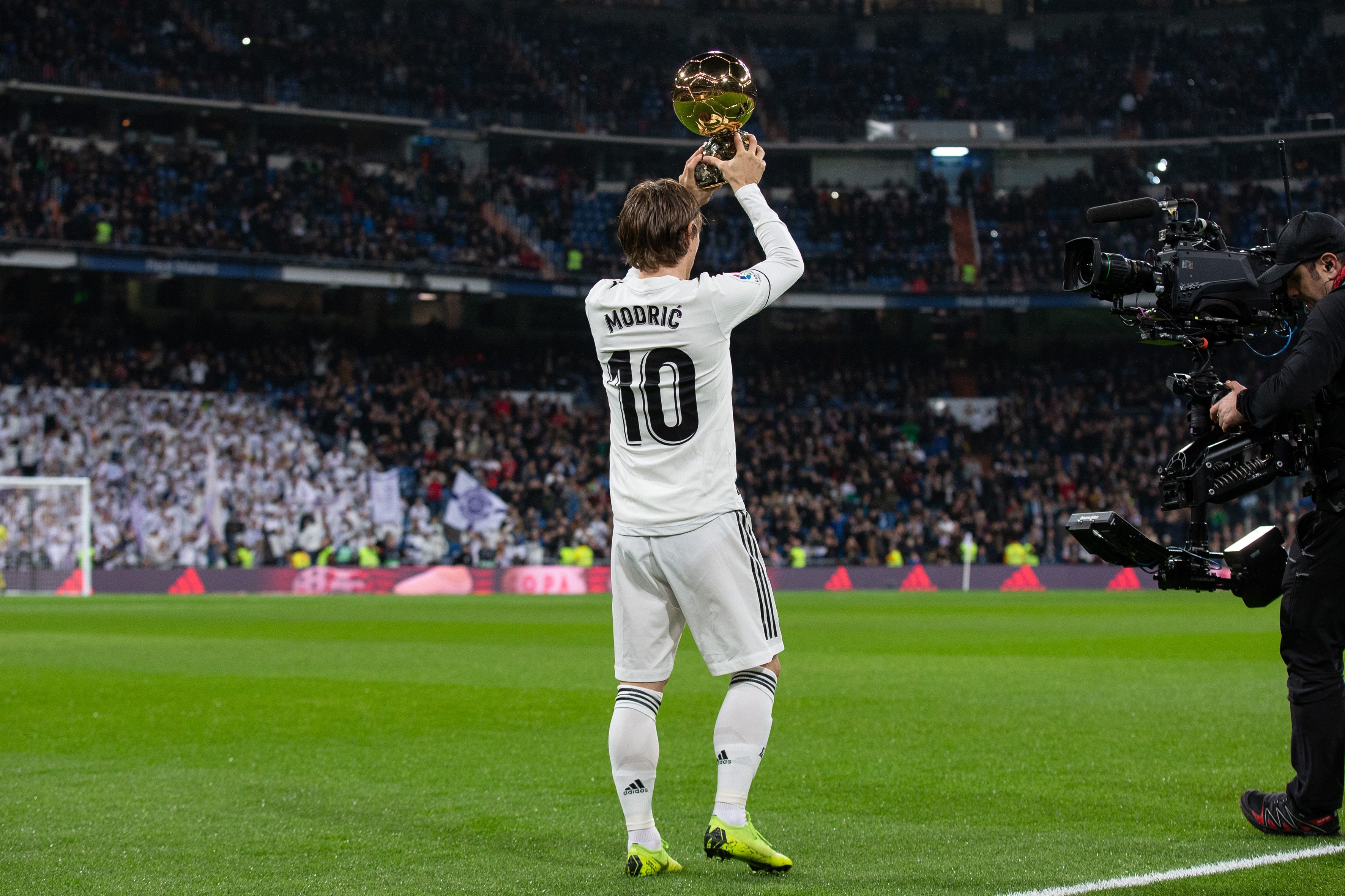 马竞vs奥维耶多首发：格列兹曼搭档瑟洛特，阿尔瓦雷斯替补